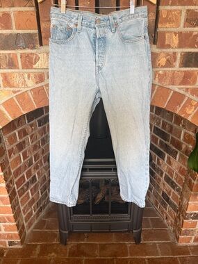 Levi’s cropped 501’s Light Wash Denim Jeans size 28x26